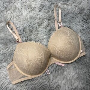 Victoria’s Secret Beige Nude Lace Push Up Bra Size 40C